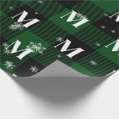Grünes Karo & Schneeflocken Monogramm Anfangsbuchs Geschenkpapier (Ecke)