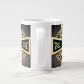 Grünes Keltisches Kreuz Tasse (Rückseite)