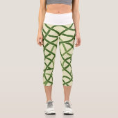☘️ Grünes keltisches Muster in Interlacen🍀 Capri Leggings (Vorderseite)