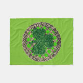 Grünes Kleeblatt auf keltischen Knochen Fleece Bla (Vorderseite (Horizontal))