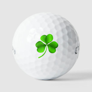 Grünes Kleeblatt auf weißem css gbcnt Golfball