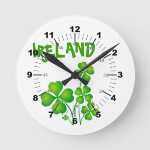 Grünes Kleeblatt aus Irland Runde Wanduhr