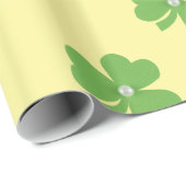 Grünes Kleeblatt für St. Patrick's Day Geschenkpapier (Rolleneckpunkt)