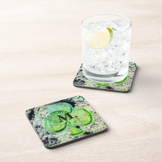 Grünes Kleeblatt Klee mit Ihrem Monogramm Getränkeuntersetzer (Rechte Seite)