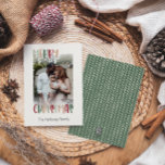 Grünes Lässiges Weihnachtsfest verblasst Foto Feiertagskarte<br><div class="desc">Diese lässige Weihnachts-Weihnachtskarte ist perfekt für Ihren fröhlichen, kreativen, hellen Weihnachtsgruß. Es ist ein einzigartiger, spielerischer, moderner Schriftart in Rot, Boho Bräune und heller und dunkelgrüner Farbe, die für ein fröhliches, saisonales Ambiente sorgen. Wenn Sie Ihren Lieben den dunklen Winter mit niedlichem Feiertagsjubeln näher bringen wollen, haben Sie genau das...</div>
