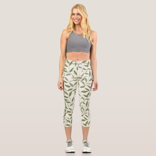 Grünes Leaf-Muster mit benutzerdefiniertem Text un Capri Leggings (Vorderseite)