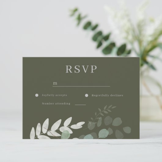 Grünes Leaf Olive Wedding RSVP Karte (Stehend Vorderseite)