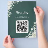 Grünes Leaf QR Code Hochzeit Flyer (Hand)