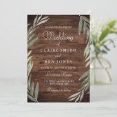 Grünes Leaf Wreath Rustic Wood Wedding Einladung (Stehend Vorderseite)