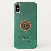 Grünes ledernes BronzeCeltic Triskele Case-Mate iPhone Hülle (Rückseite)