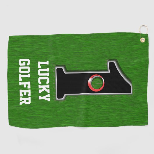 Grünes Loch in einem glücklichen Golfer mit Text Golfhandtuch (Horizontal)