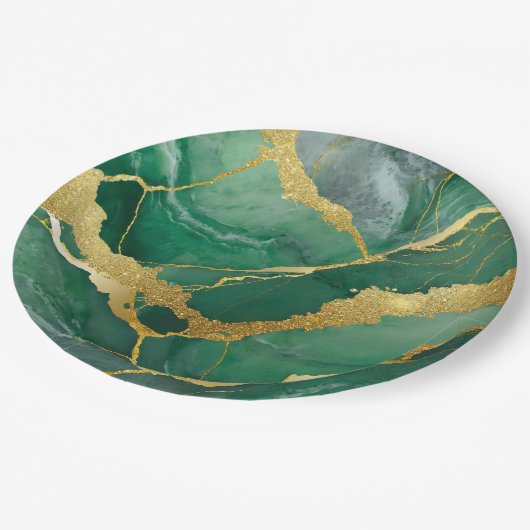 Grünes Marmormuster mit Gold Pappteller (Schrägansicht)