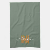 Grünes Monogramm-Anfangsskript für moderne Farbrau Geschirrtuch (Vertikal)