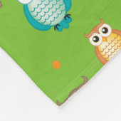 Grünes Monogramm-niedliches kluges Eulen-Muster Fleecedecke (Ecke)