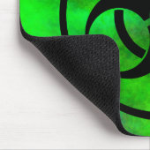 Grünes Nebel-Biogefährdung-Symbol Mousepad (Ecke)