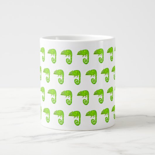 Grünes niedliches Chamäleon Jumbo-Tasse (Vorderseite)