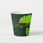 Grünes niedliches Chamäleon Milchtasse (Vorderseite)