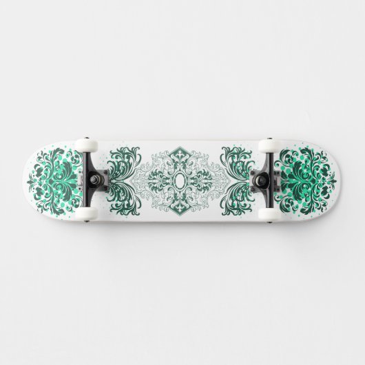 Grünes Ornamental Arabesque Skateboard (Horizontal)