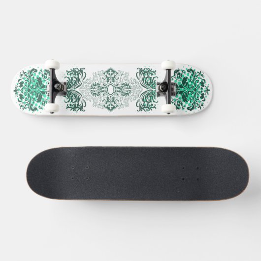 Grünes Ornamental Arabesque Skateboard (Horizontal)