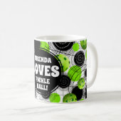Grünes Pickleball Kaffeetasse (VorderseiteRechts)