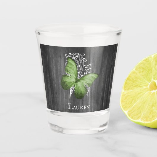 Grünes rustikales Schmetterlingsglas Personalisier Schnapsglas (Vorderseite)