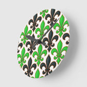 Grünes schwarzes Barock-Fleur-de-lis-Musterdesign Runde Wanduhr (Winkel)