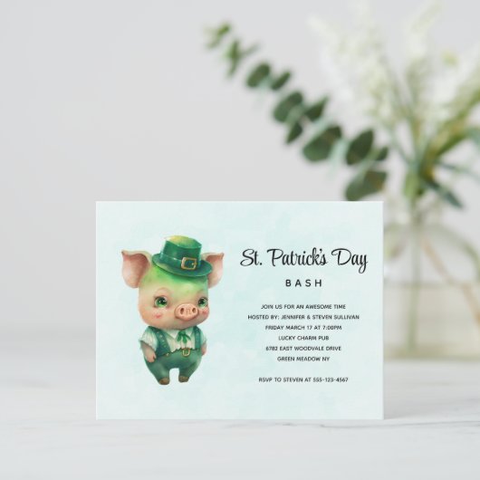 Grünes Schwein in Extravaganter Attrappe St. Paddy Einladungspostkarte (Stehend Vorderseite)