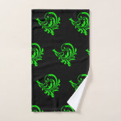Grünes Set mit Wirbelsäule und schwarzem Badetuch (Handtuch)