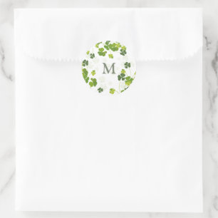 Grünes Shamrock-Blumenstrauß-Monogramm St. Patrick Runder Aufkleber