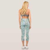 Grünes Skript Mandala Spa Boho Spiritual Capri Leggings (Rückseite)