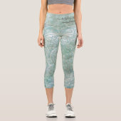 Grünes Skript Mandala Spa Boho Spiritual Capri Leggings (Vorderseite)