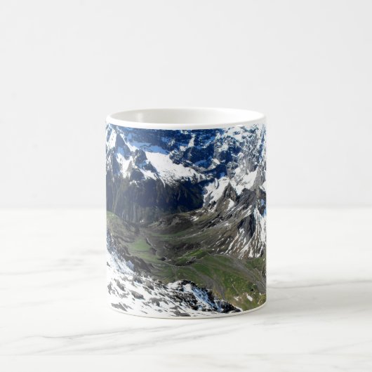 Grünes Tal nahe dem Schilthorn Kaffeetasse (Mittel)