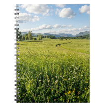 Grünes Tal und Berge Naturtagebuch