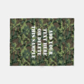 Grünes Tarnungs-Camouflage-Muster personalisiert Fleecedecke (Vorderseite (Horizontal))