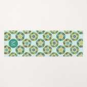 Grünes Teal modernes Blumenmuster Monogramm Yogamatte (Vorderseite (Horizontal))