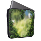 Grünes Topiary Heart Laptopschutzhülle (Vorne Rechts)