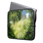 Grünes Topiary Heart Laptopschutzhülle (Vorderseite Links)