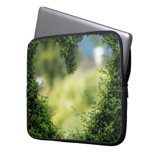 Grünes Topiary Heart Laptopschutzhülle (Vorderseite Links)