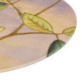 Grünes und gelbes Blätter auf Schneidebrett (Ecke)