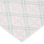 Grünes und rosa pastellfarbenes Diamantmuster Tischdecke (Schrägansicht)