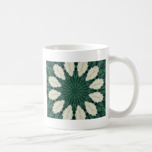 Grünes und silbernes BlattMandala. tropischen Kaffeetasse