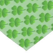 Grünes vierblättriges Kleeblatt auf Limettengrün Kurzer Tischläufer (Ecke)