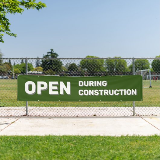 Grünes während des Baus geöffnet Banner (Insitu)
