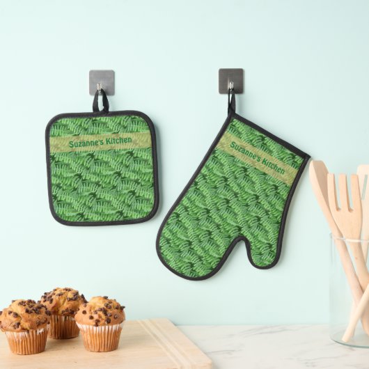 Grünes Waldland Ferns Muster Personalisiert Ofenhandschuh & Topflappen-Set (Insitu (Hängend))