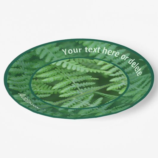 Grünes Waldland Ferns Personalisiertes Party Pappteller (Schrägansicht)