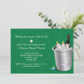 Grünes Wein-Baby-Flaschen-Schlückchen und sehen Einladung (Stehend Vorderseite)