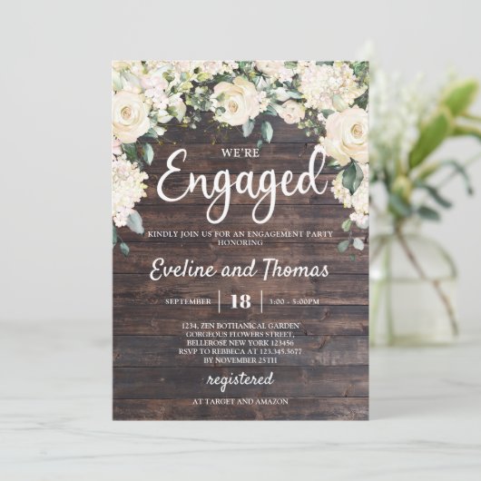 Grünes, weißes Rosenholz rustikale Verlobung Einladung (Stehend Vorderseite)