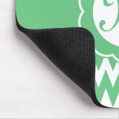 Grünes Zickzack Muster und Monogramm-Blume Mousepad (Ecke)