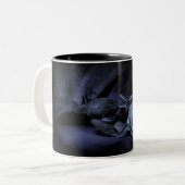 Grunge Dark Blue Rose Design Tasse (Vorderseite Links)