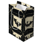 Grunge Denim Halloween Patchwork mit Fledermäusen Mittlere Geschenktüte (Vorderseite Schrägansicht)